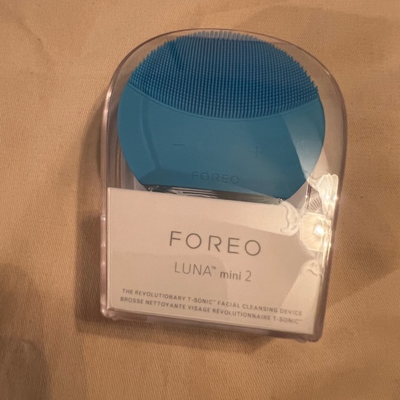 Foreo - Picture 3 of 4